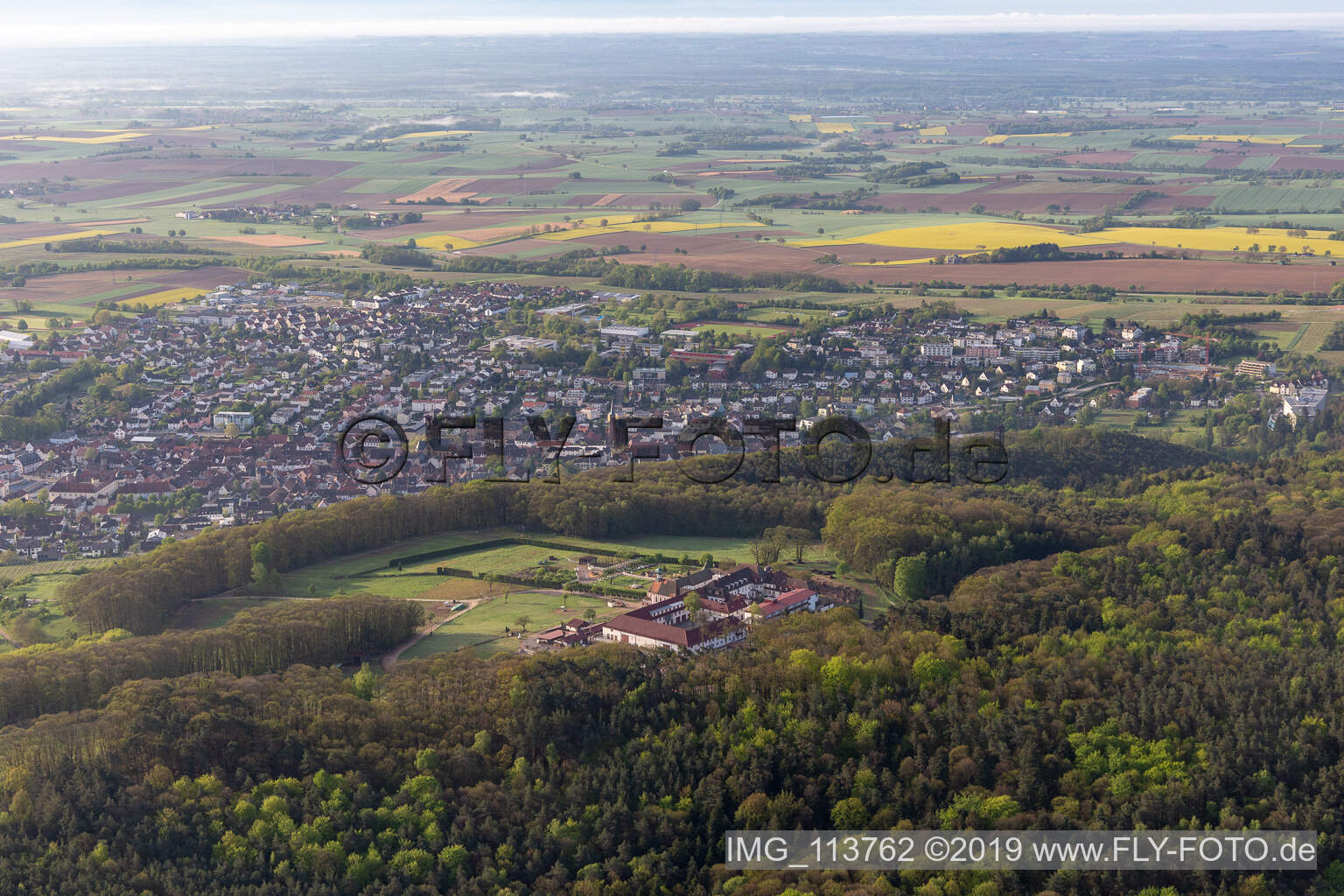Bad Bergzabern im Bundesland Rheinland-Pfalz, Deutschland von oben gesehen