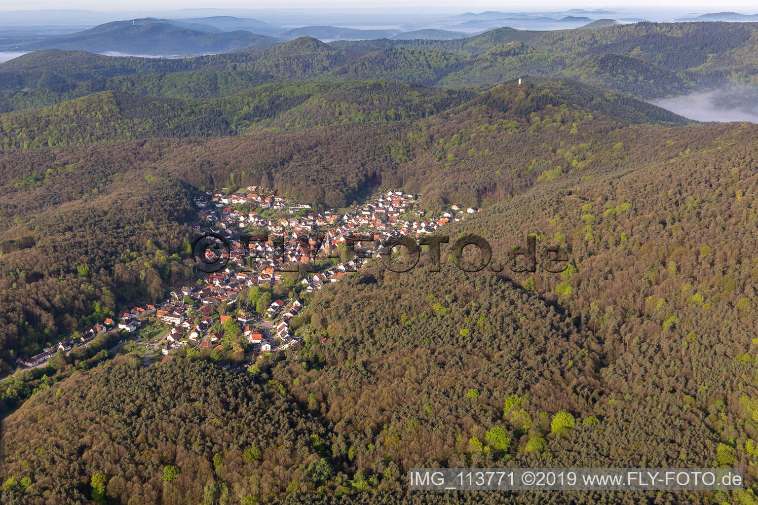 Dörrenbach im Bundesland Rheinland-Pfalz, Deutschland von einer Drohne aus