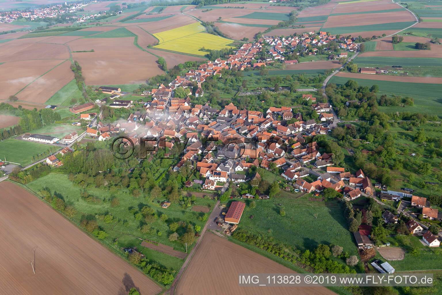 Hunspach im Bundesland Bas-Rhin, Frankreich aus der Drohnenperspektive