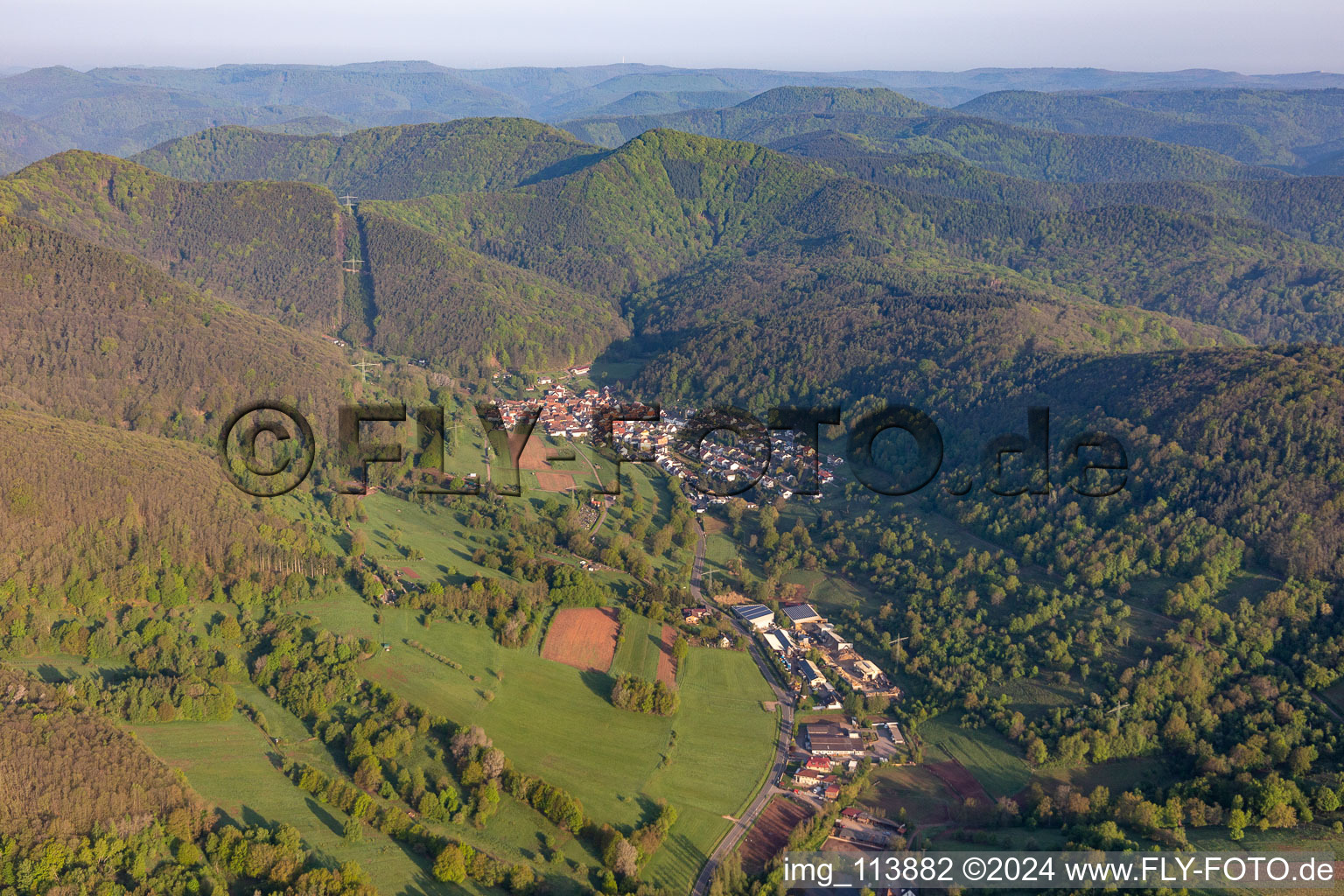 Ortsteil Gräfenhausen in Annweiler am Trifels im Bundesland Rheinland-Pfalz, Deutschland von oben