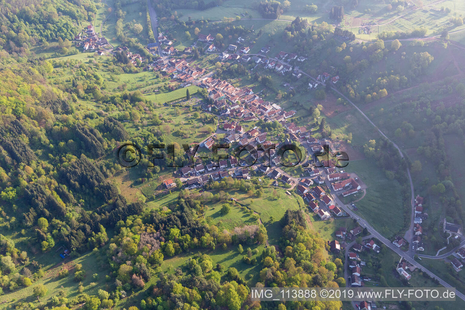 Dernbach im Bundesland Rheinland-Pfalz, Deutschland von oben gesehen