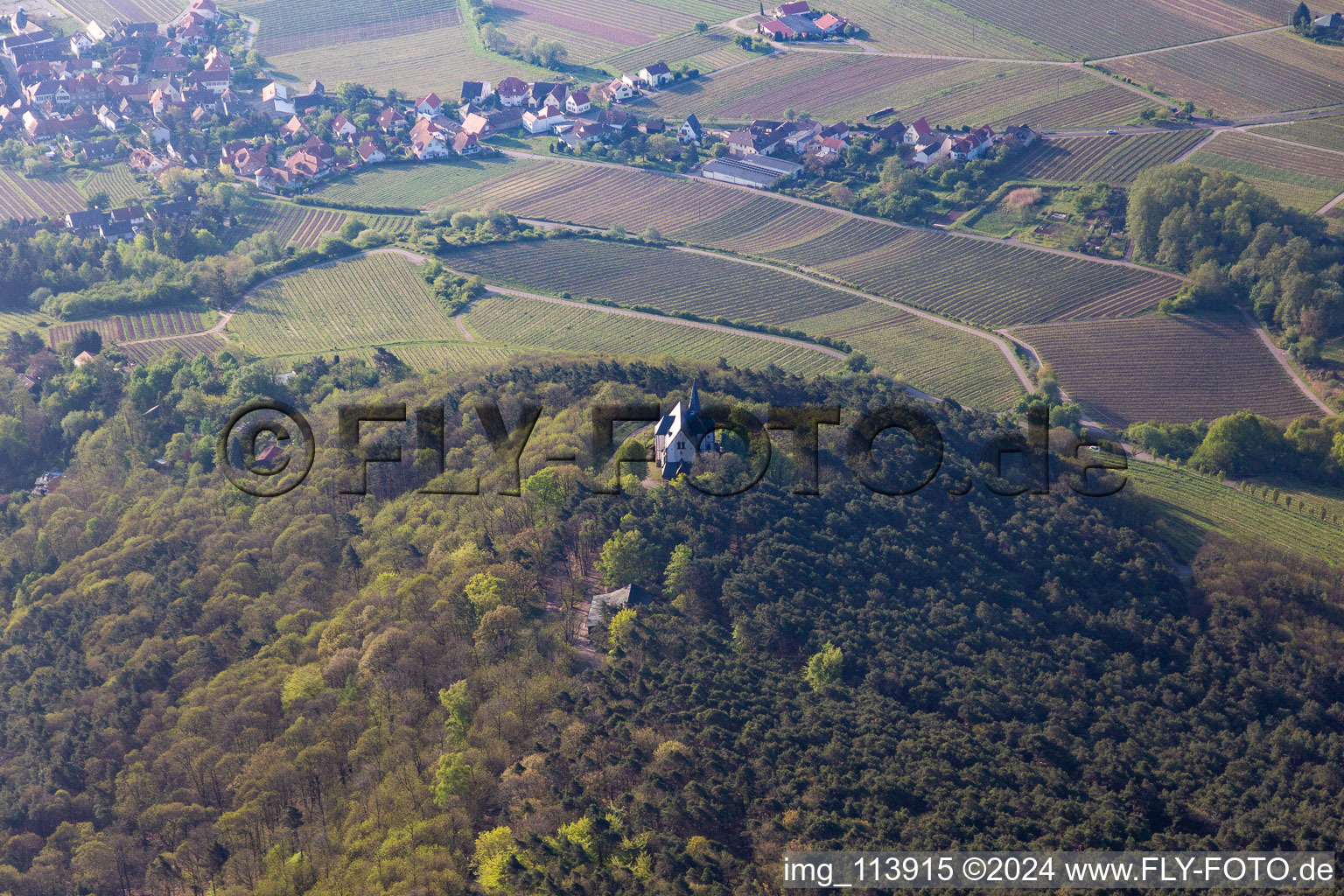 St., Anna Kapelle auf dem Teufelsberg in Burrweiler im Bundesland Rheinland-Pfalz, Deutschland