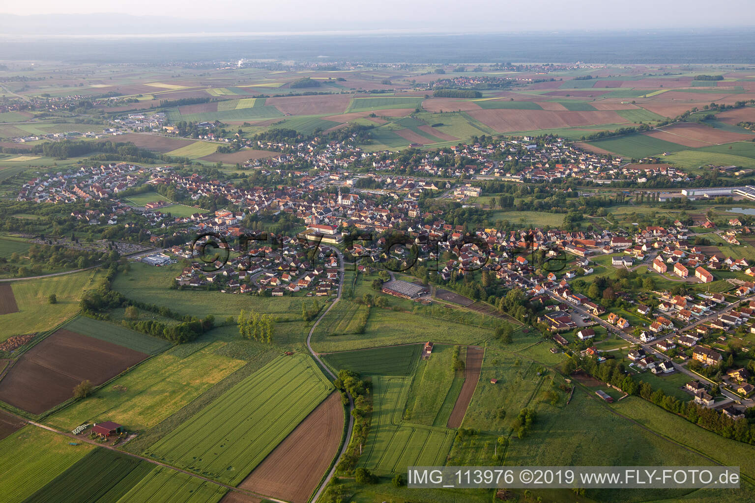 Soultz-sous-Forêts im Bundesland Bas-Rhin, Frankreich von einer Drohne aus