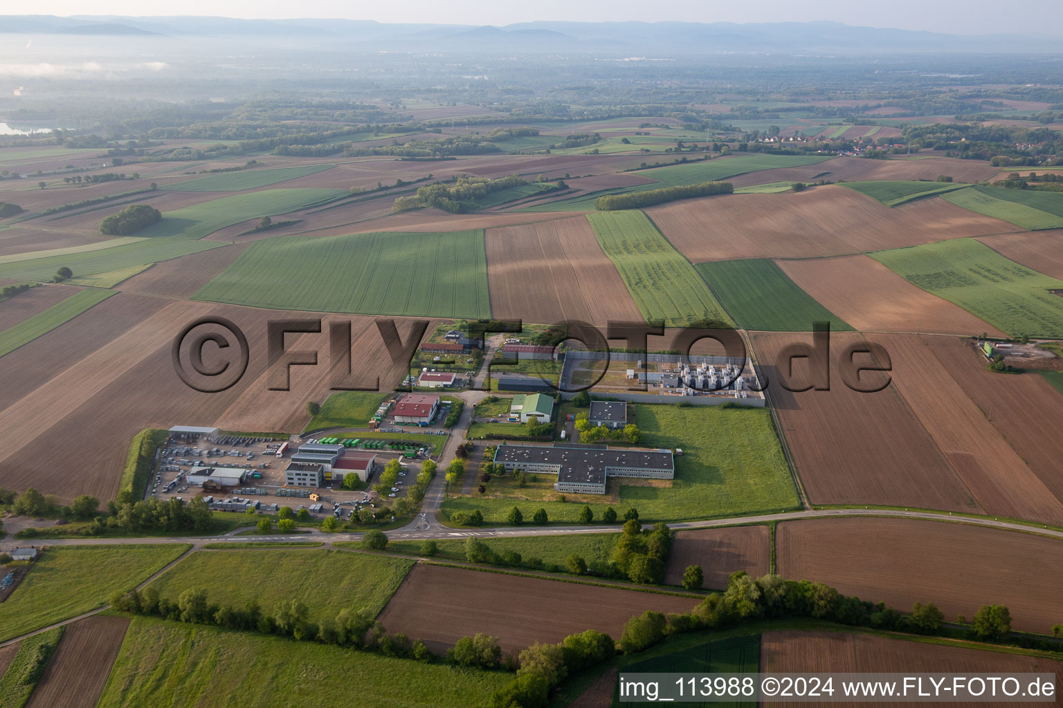 Luftaufnahme von Niederlauterbach im Bundesland Bas-Rhin, Frankreich