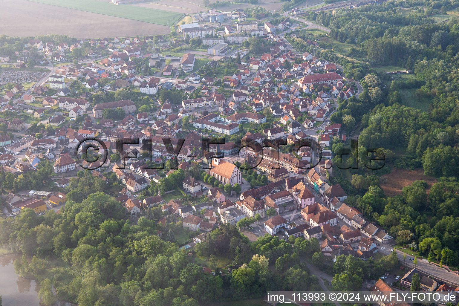 Drohnenbild von Lauterbourg im Bundesland Bas-Rhin, Frankreich