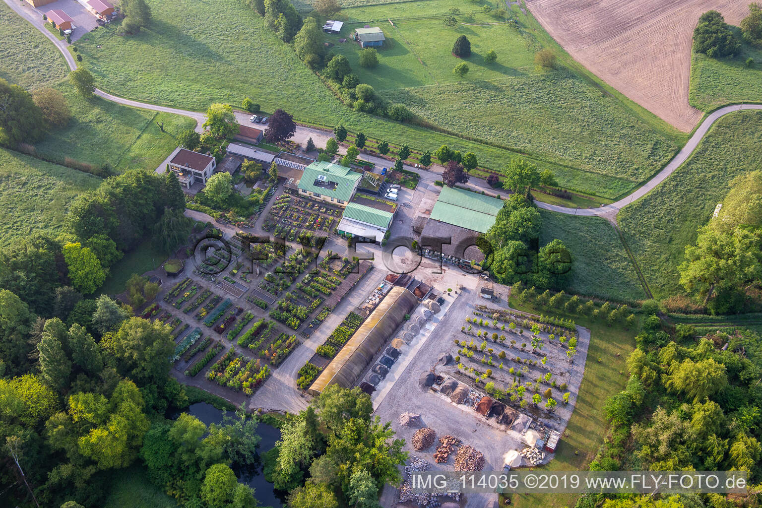 Drohnenaufname von Bienwald Baumschule / Greentec in Berg im Bundesland Rheinland-Pfalz, Deutschland