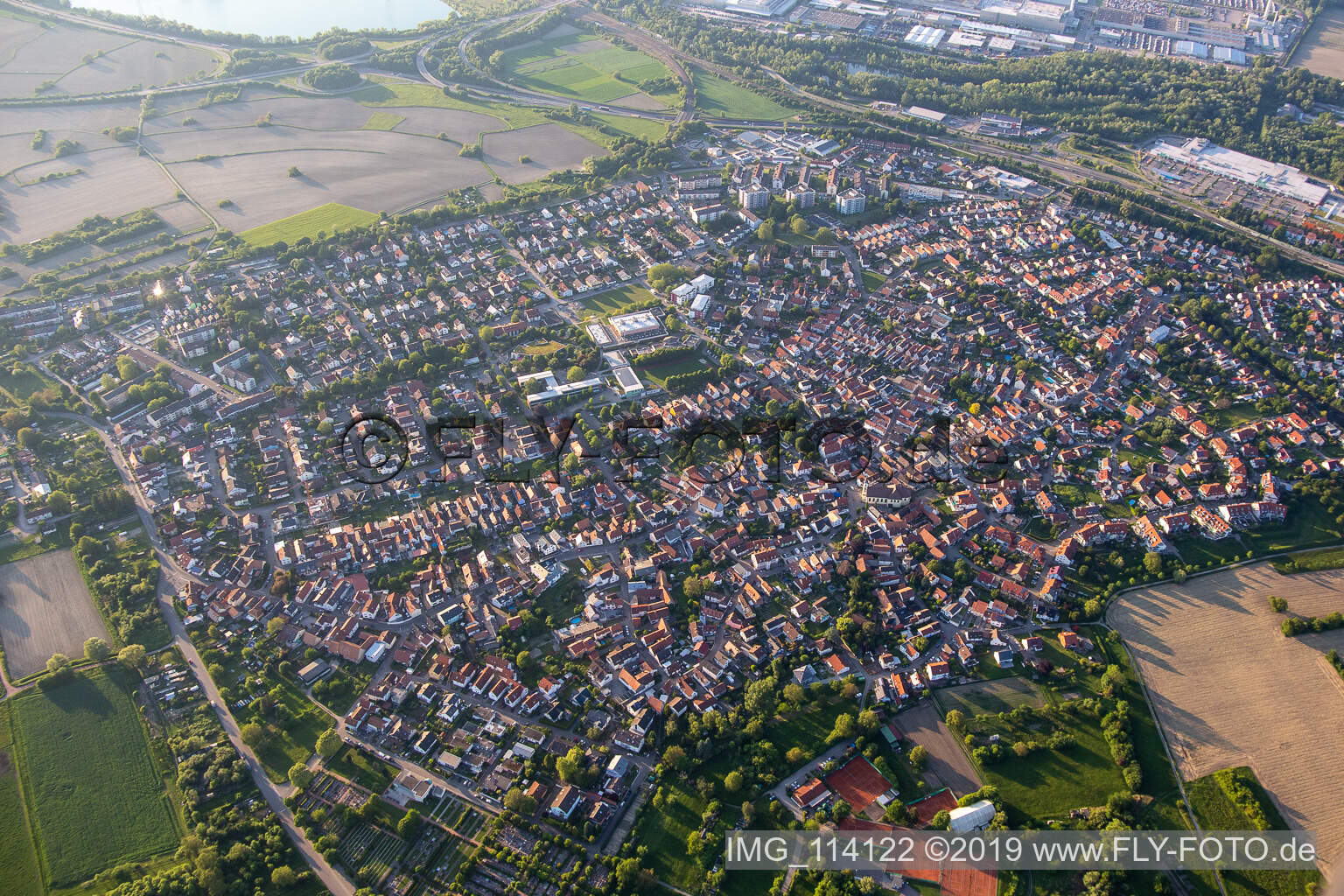 Drohnenbild von Ortsteil Maximiliansau in Wörth am Rhein im Bundesland Rheinland-Pfalz, Deutschland