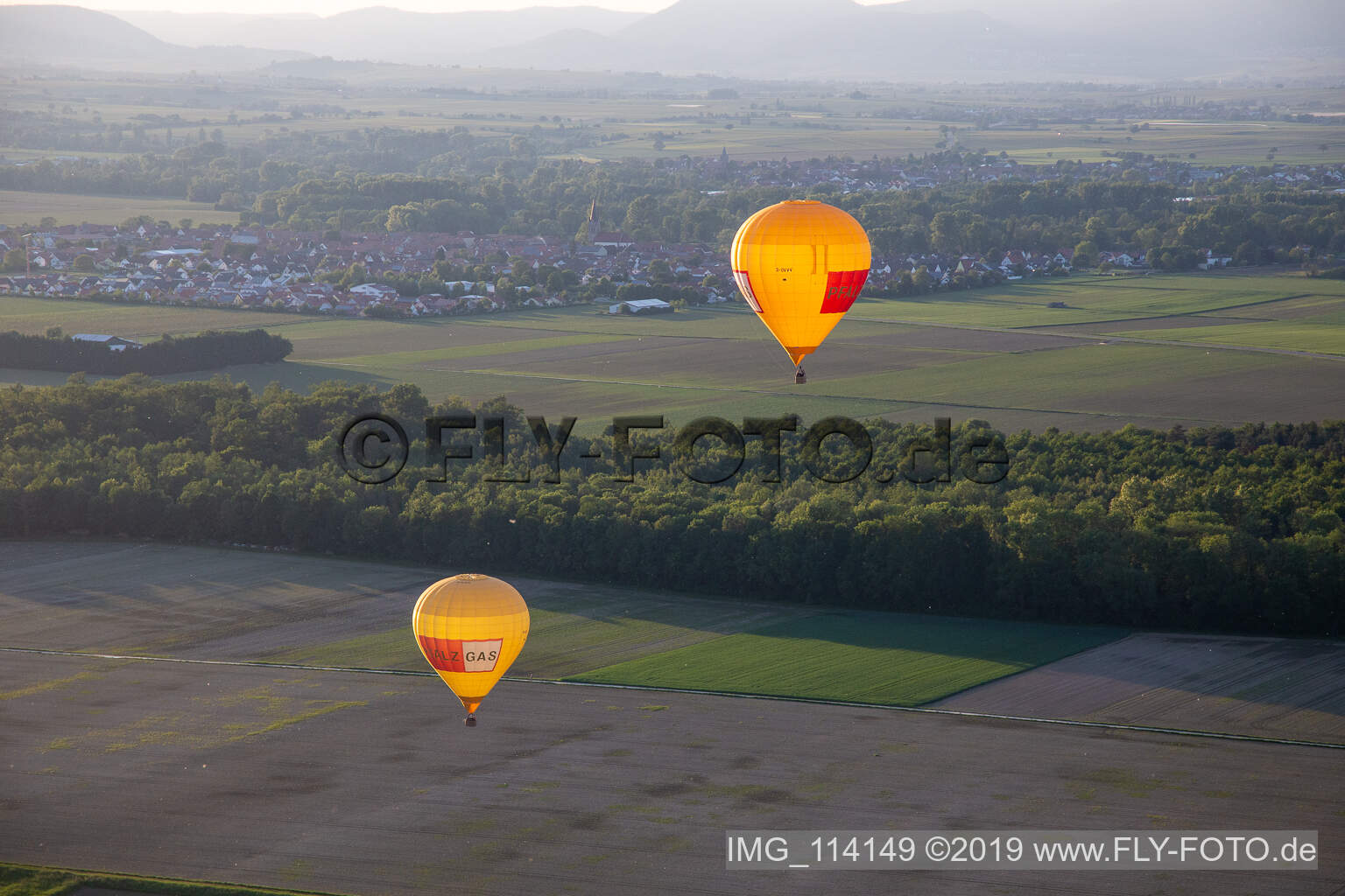 Luftbild von Pfalzgas Zwillingsballone in Kandel im Bundesland Rheinland-Pfalz, Deutschland