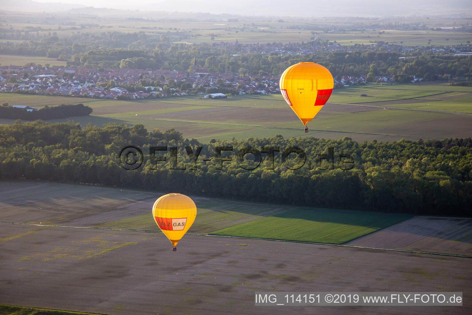 Luftaufnahme von Pfalzgas Zwillingsballone in Kandel im Bundesland Rheinland-Pfalz, Deutschland