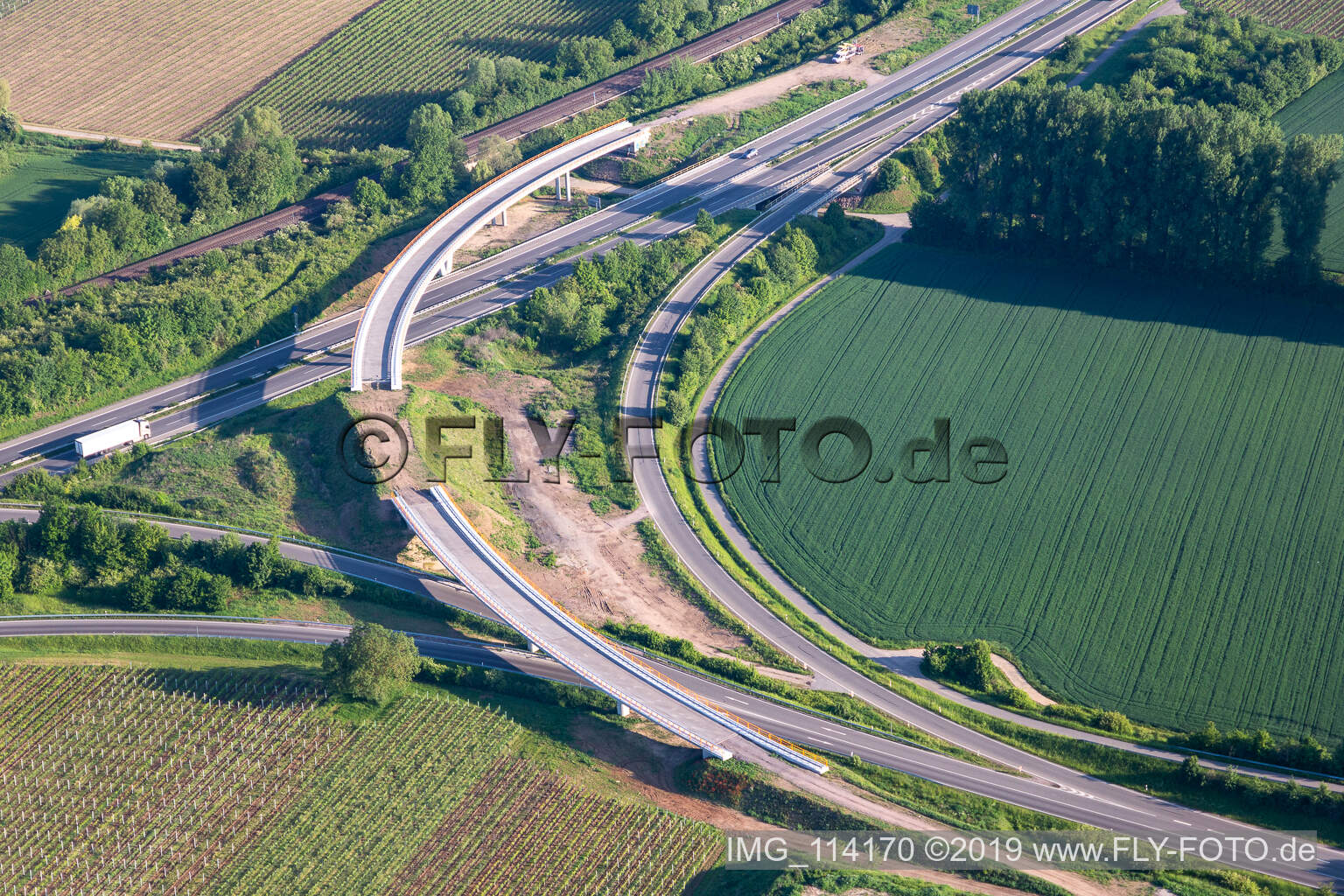 Luftbild von A65 Landau Nord Ausfahrt Brückenneubau im Ortsteil Dammheim in Landau in der Pfalz im Bundesland Rheinland-Pfalz, Deutschland