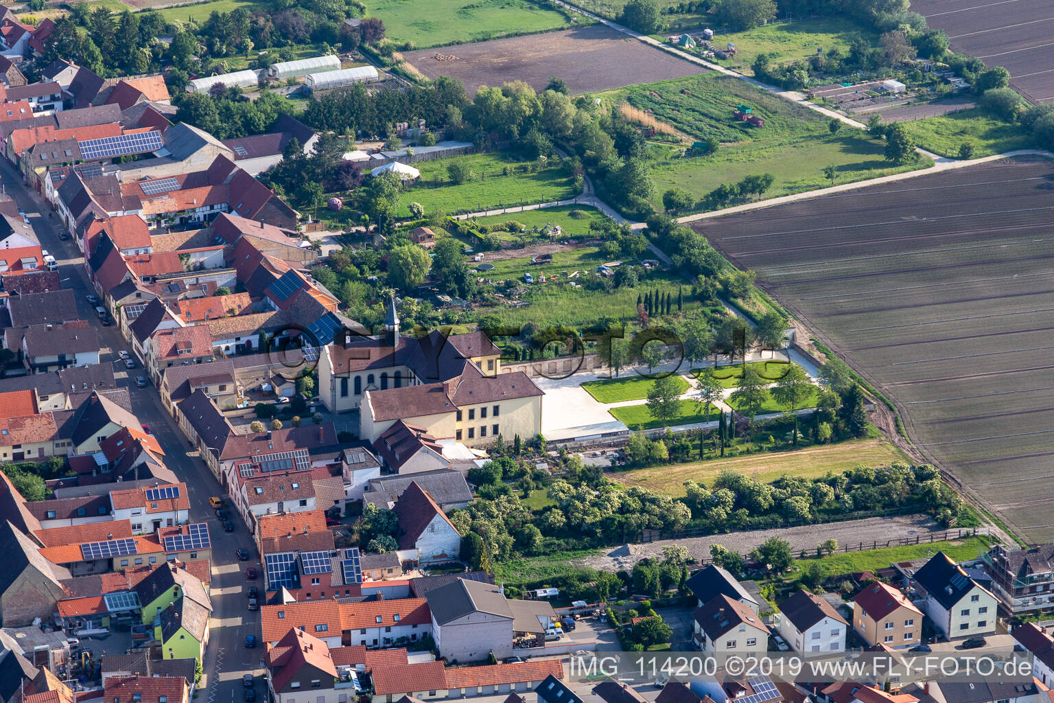 Schlossgarten Hallbergsches Schloß in Fußgönheim im Bundesland Rheinland-Pfalz, Deutschland