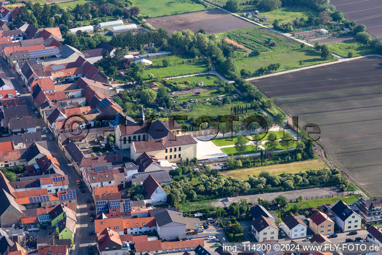 Schlossgarten Hallbergsches Schloß in Fußgönheim im Bundesland Rheinland-Pfalz, Deutschland