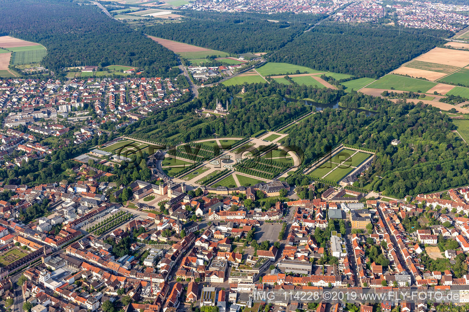 Luftbild von Schloßgarten in Schwetzingen im Bundesland Baden-Württemberg, Deutschland
