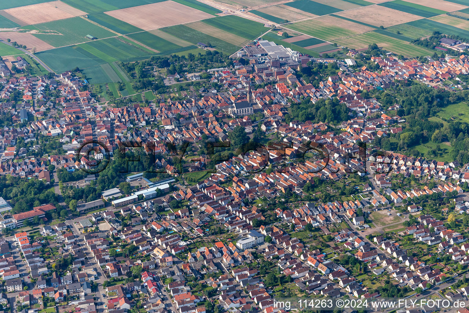 Bellheim im Bundesland Rheinland-Pfalz, Deutschland von oben