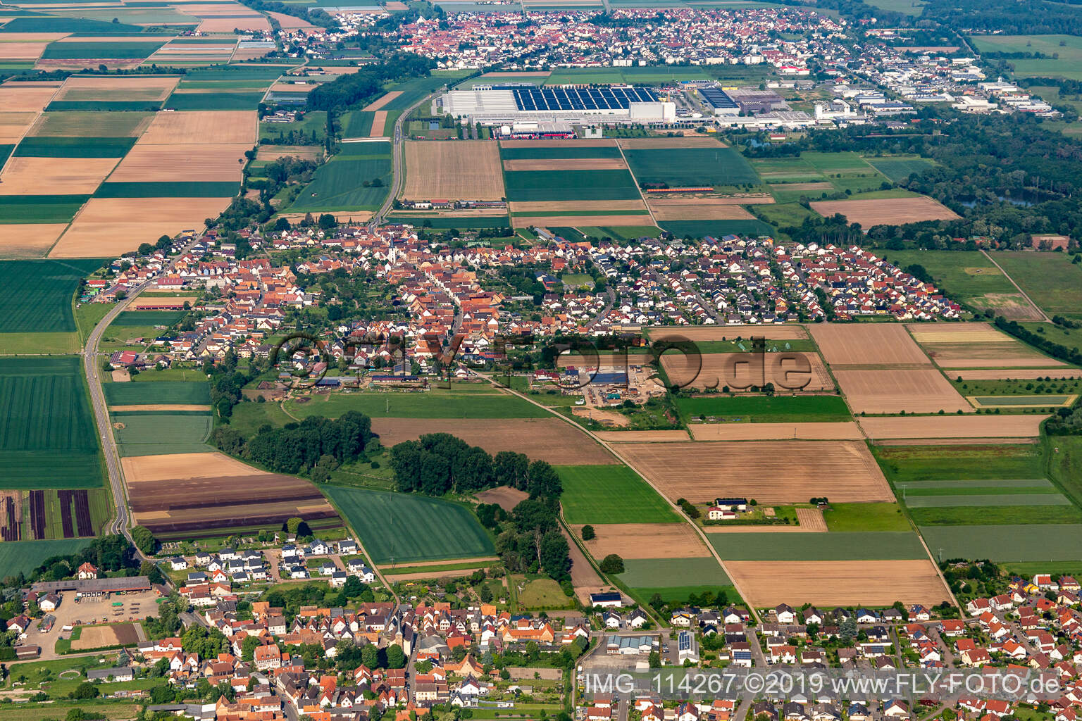 Ottersheim bei Landau im Bundesland Rheinland-Pfalz, Deutschland aus der Vogelperspektive