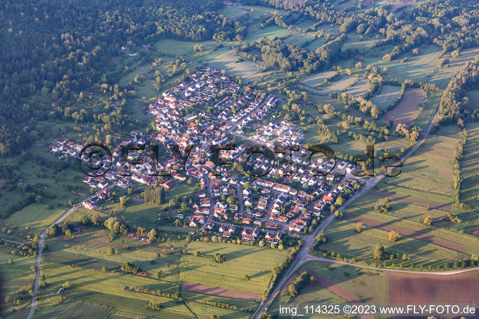 Luftbild von Ortsteil Oberweier in Ettlingen im Bundesland Baden-Württemberg, Deutschland