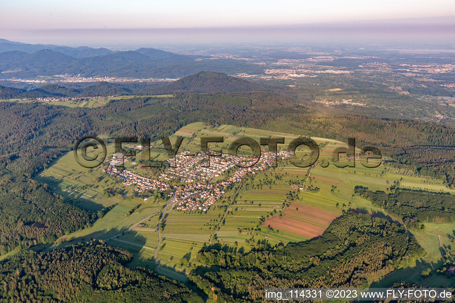 Luftbild von Ortsteil Völkersbach in Malsch im Bundesland Baden-Württemberg, Deutschland