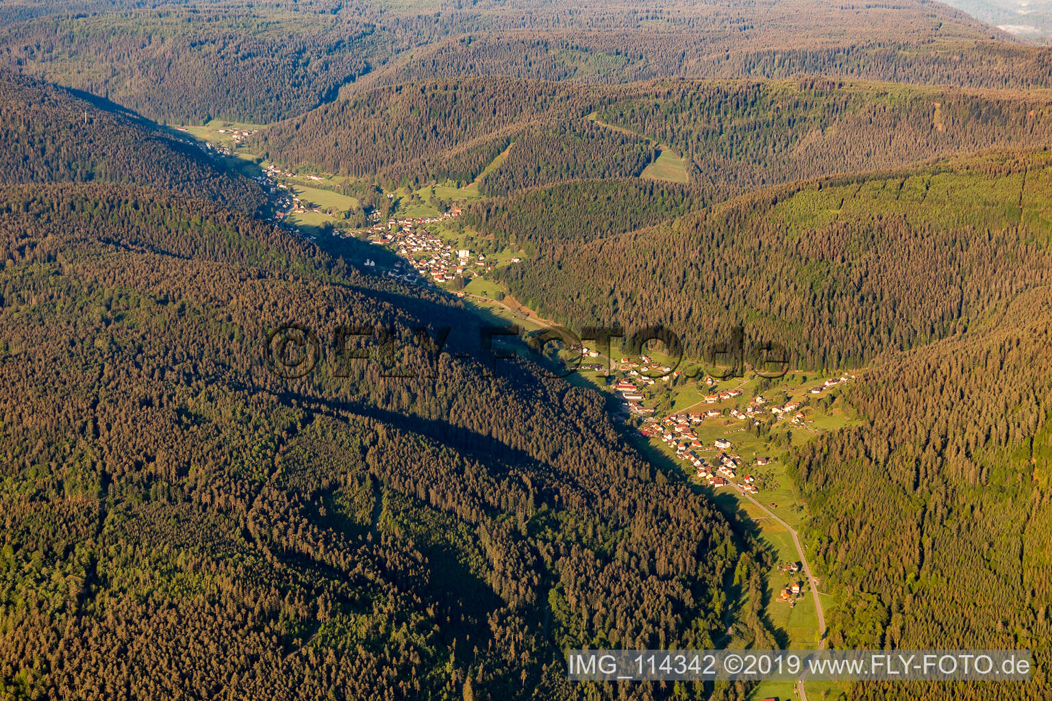 Luftbild von Enzklösterle im Bundesland Baden-Württemberg, Deutschland