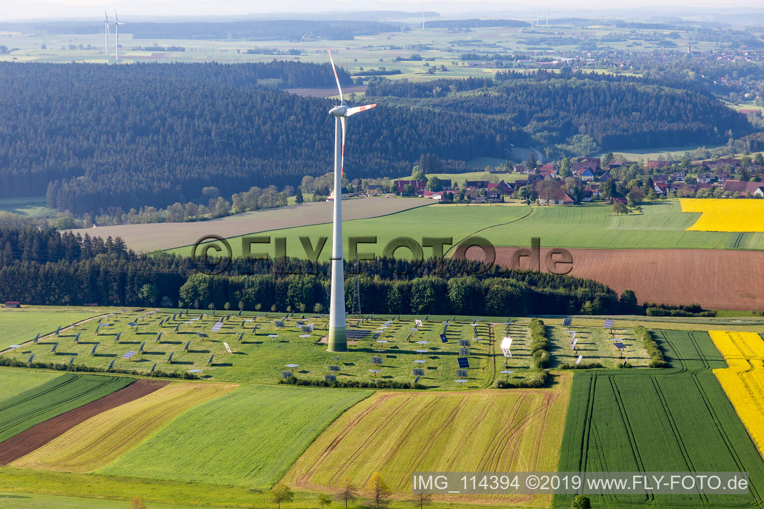 Windkraft- und PV-Anlage in Alpirsbach im Bundesland Baden-Württemberg, Deutschland