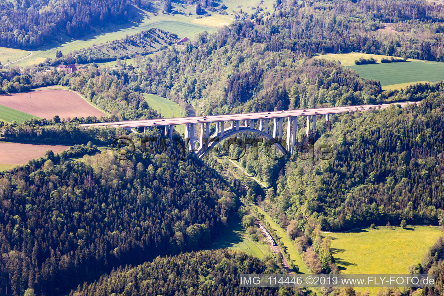 Luftbild von A81 Neckartalbrücke in Rottweil im Bundesland Baden-Württemberg, Deutschland