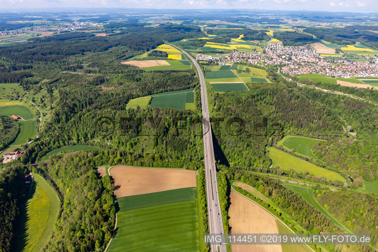Luftaufnahme von A81 Neckartalbrücke in Rottweil im Bundesland Baden-Württemberg, Deutschland