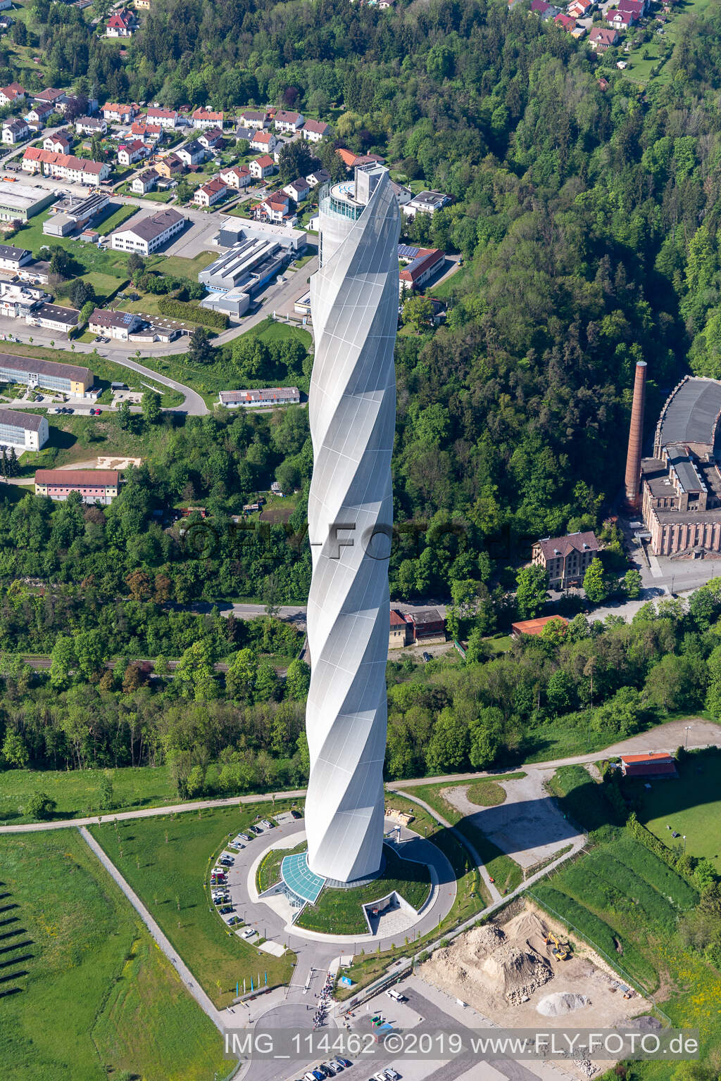 Turm thyssenkrupp Testturm für Expressaufzüge am Berner Feld in Rottweil. Das neue Wahrzeichen der Kleinstadt Rottweil ist derzeit höchstes Bauwerk in Baden-Württemberg, Deutschland von oben