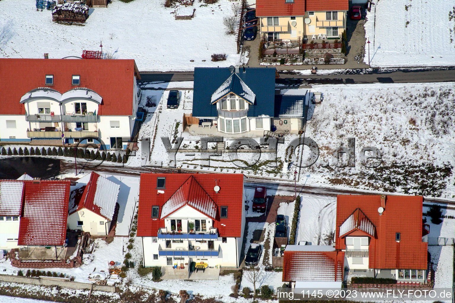 Luftbild von Freckenfeld im Schnee im Bundesland Rheinland-Pfalz, Deutschland