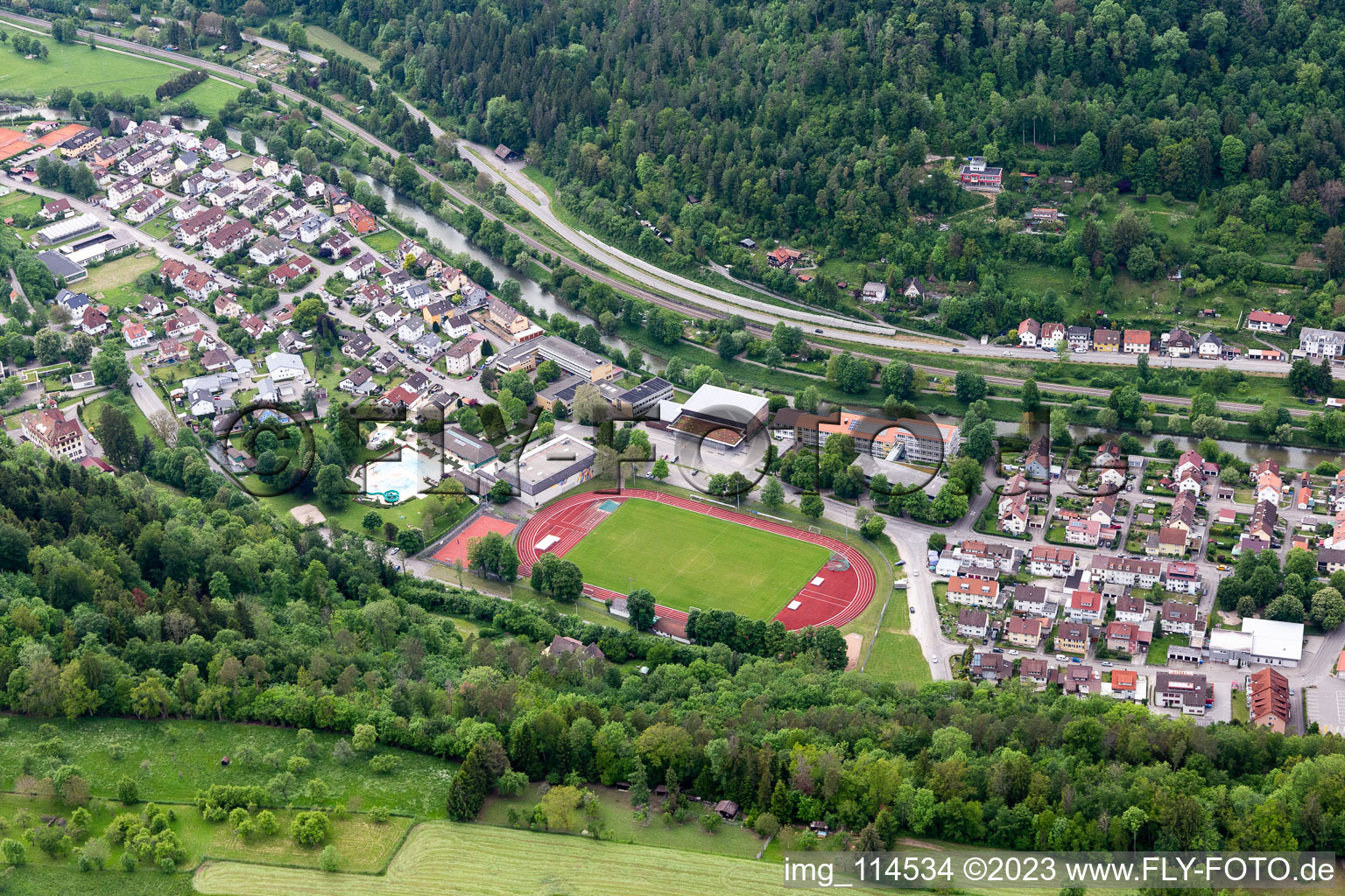 Luftbild von Albeck-Stadion und Sololei Freizeitbad in Sulz am Neckar im Bundesland Baden-Württemberg, Deutschland