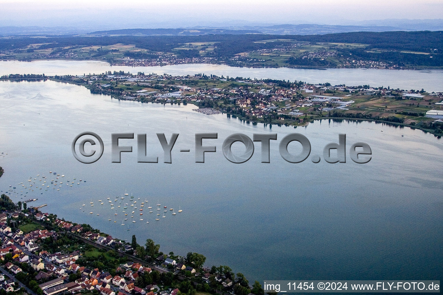 Luftbild von See- Insel Reichenau auf dem Untersee/Bodensee in Reichenau im Bundesland Baden-Württemberg, Deutschland