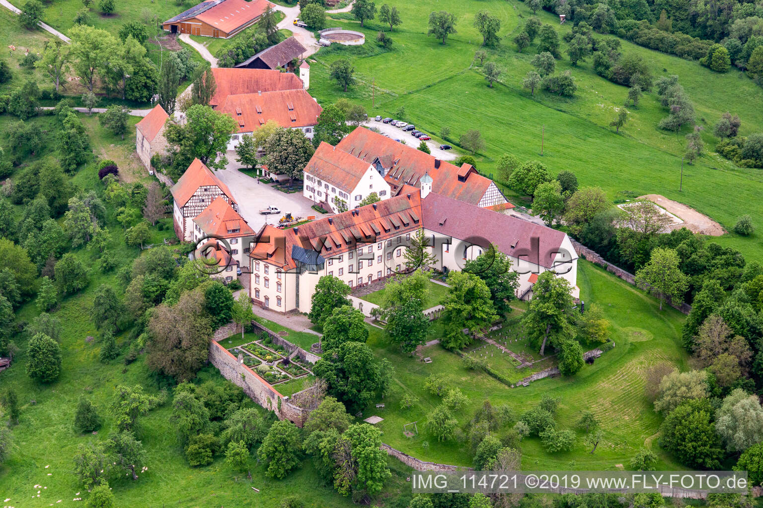 Luftaufnahme von Kloster Kirchberg (Berneuchener Haus) in Sulz am Neckar im Bundesland Baden-Württemberg, Deutschland