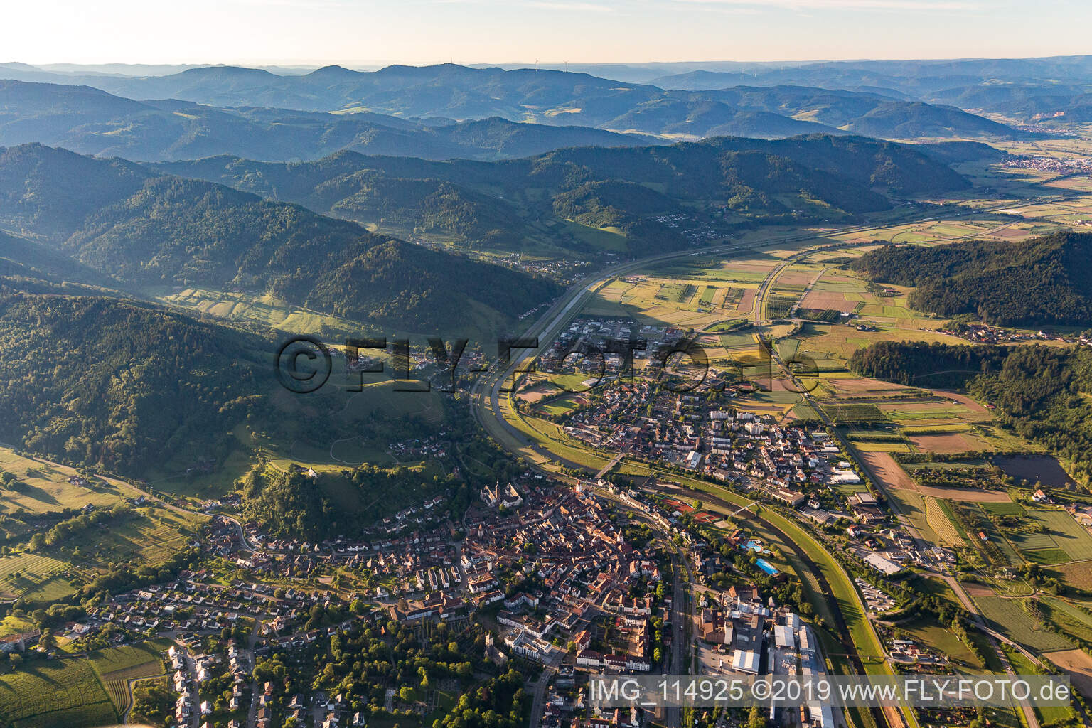 Gengenbach im Bundesland Baden-Württemberg, Deutschland vom Flugzeug aus