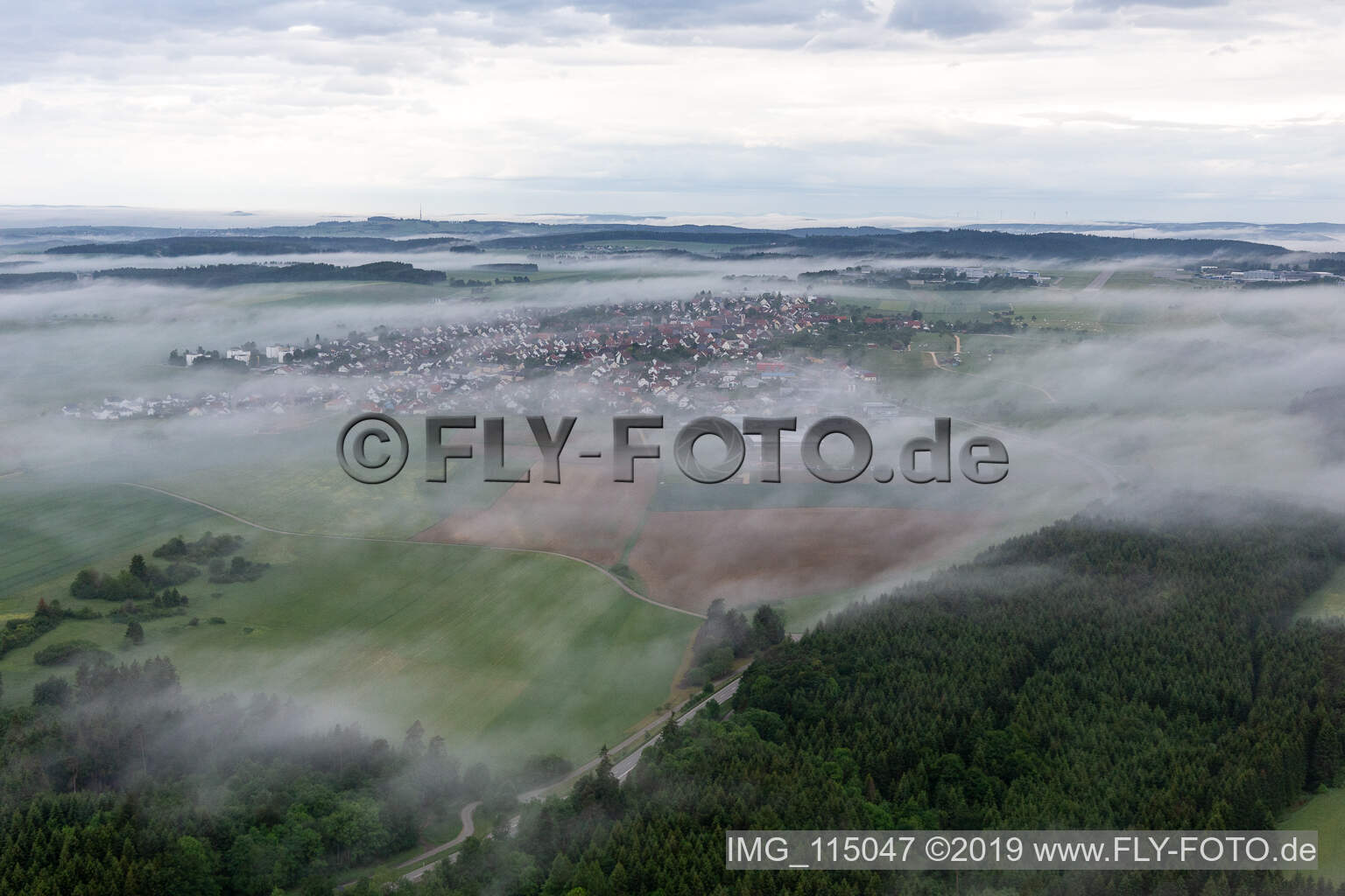 Luftaufnahme von Neuhausen ob Eck im Bundesland Baden-Württemberg, Deutschland