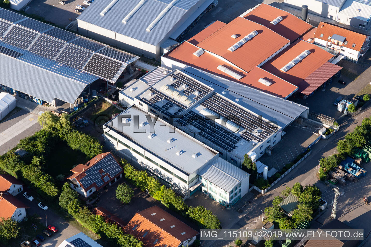 Gewerbergebiet Im Gereut, HGGS LaserCUT GmbH & Co. KG in Hatzenbühl im Bundesland Rheinland-Pfalz, Deutschland von oben