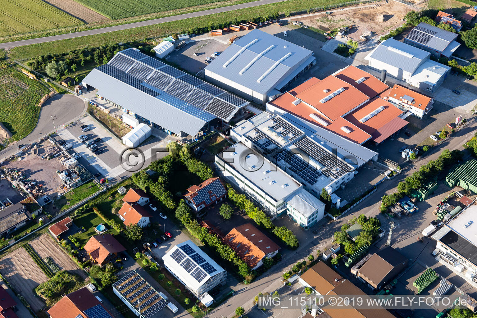 Gewerbergebiet Im Gereut, HGGS LaserCUT GmbH & Co. KG in Hatzenbühl im Bundesland Rheinland-Pfalz, Deutschland aus der Luft