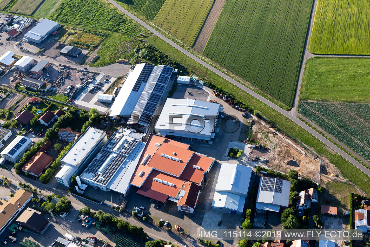 Gewerbergebiet Im Gereut, HGGS LaserCUT GmbH & Co. KG in Hatzenbühl im Bundesland Rheinland-Pfalz, Deutschland aus der Luft betrachtet