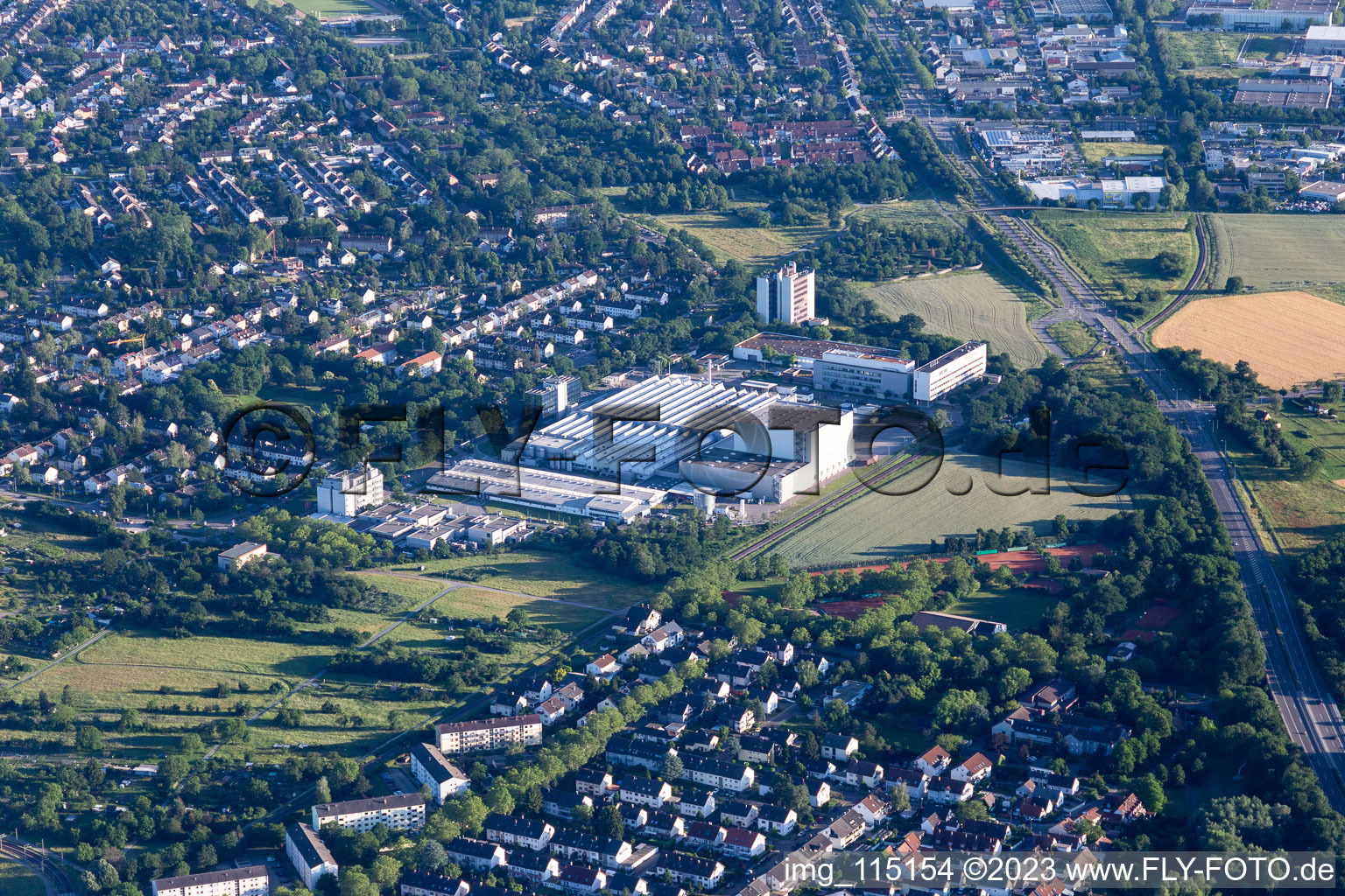 Luftbild von L'Oreal im Ortsteil Nordweststadt in Karlsruhe im Bundesland Baden-Württemberg, Deutschland