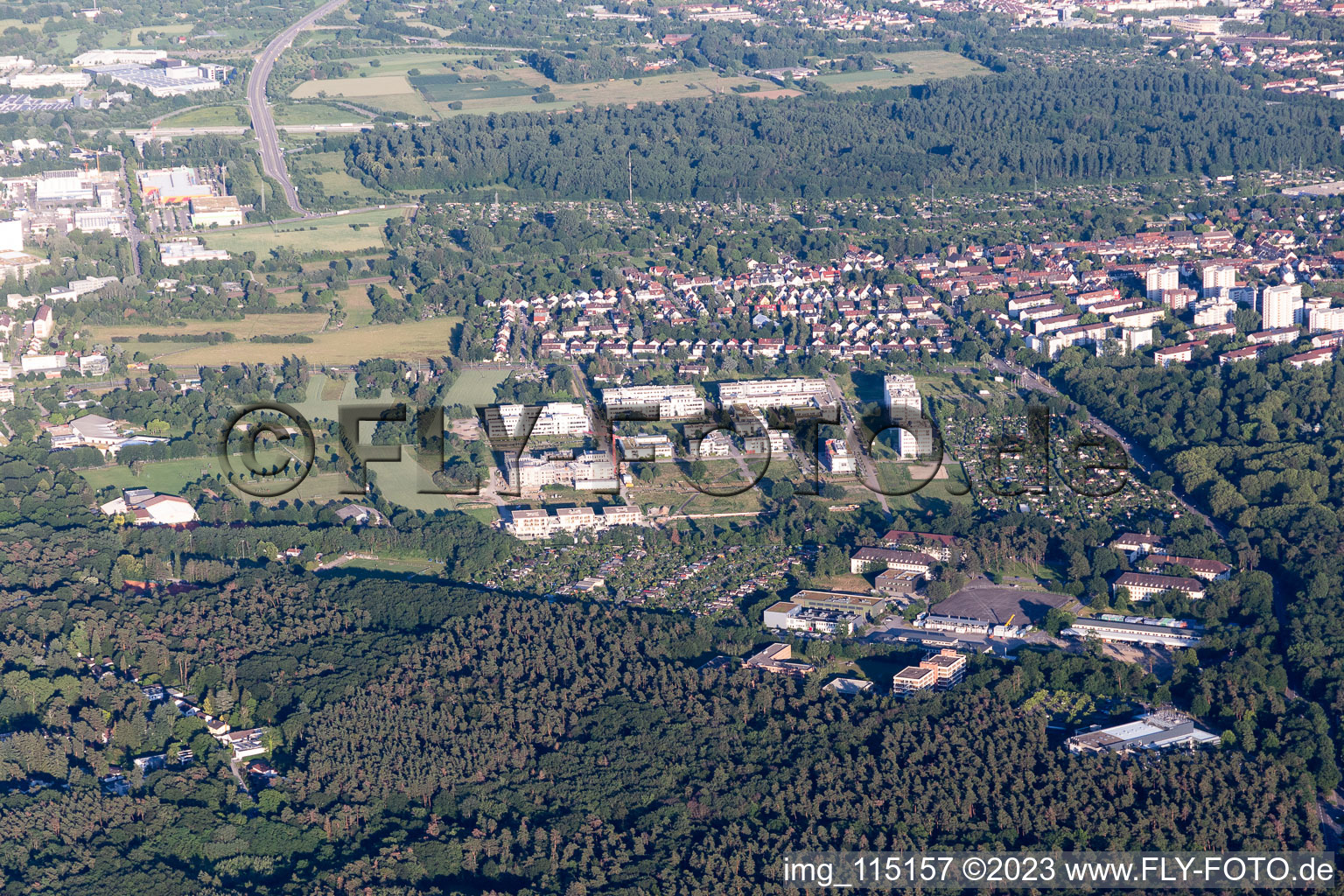 Ortsteil Rintheim in Karlsruhe im Bundesland Baden-Württemberg, Deutschland von einer Drohne aus
