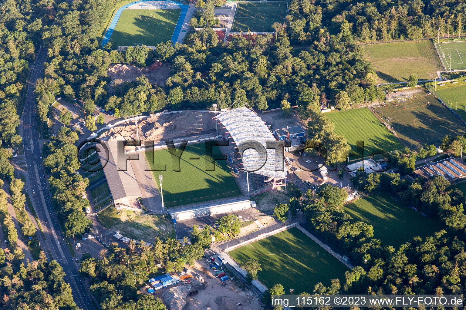 Luftbild von Wildparkstadion des KSC, Baustelle im Ortsteil Innenstadt-Ost in Karlsruhe im Bundesland Baden-Württemberg, Deutschland