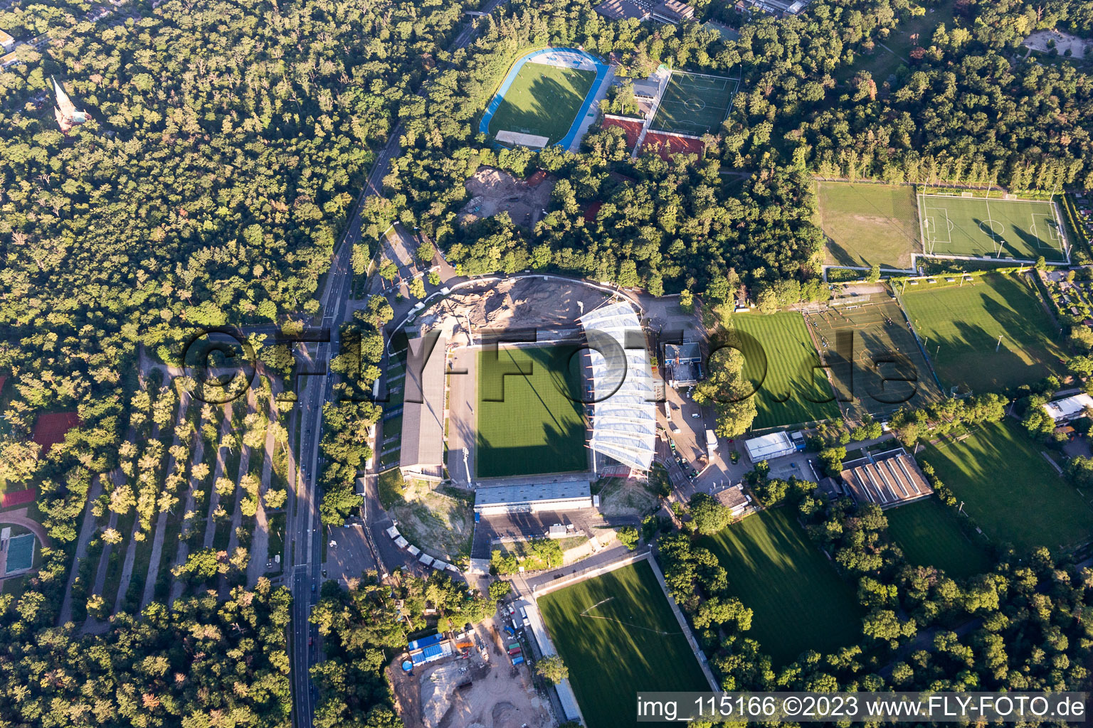 Luftaufnahme von Wildparkstadion des KSC, Baustelle im Ortsteil Innenstadt-Ost in Karlsruhe im Bundesland Baden-Württemberg, Deutschland