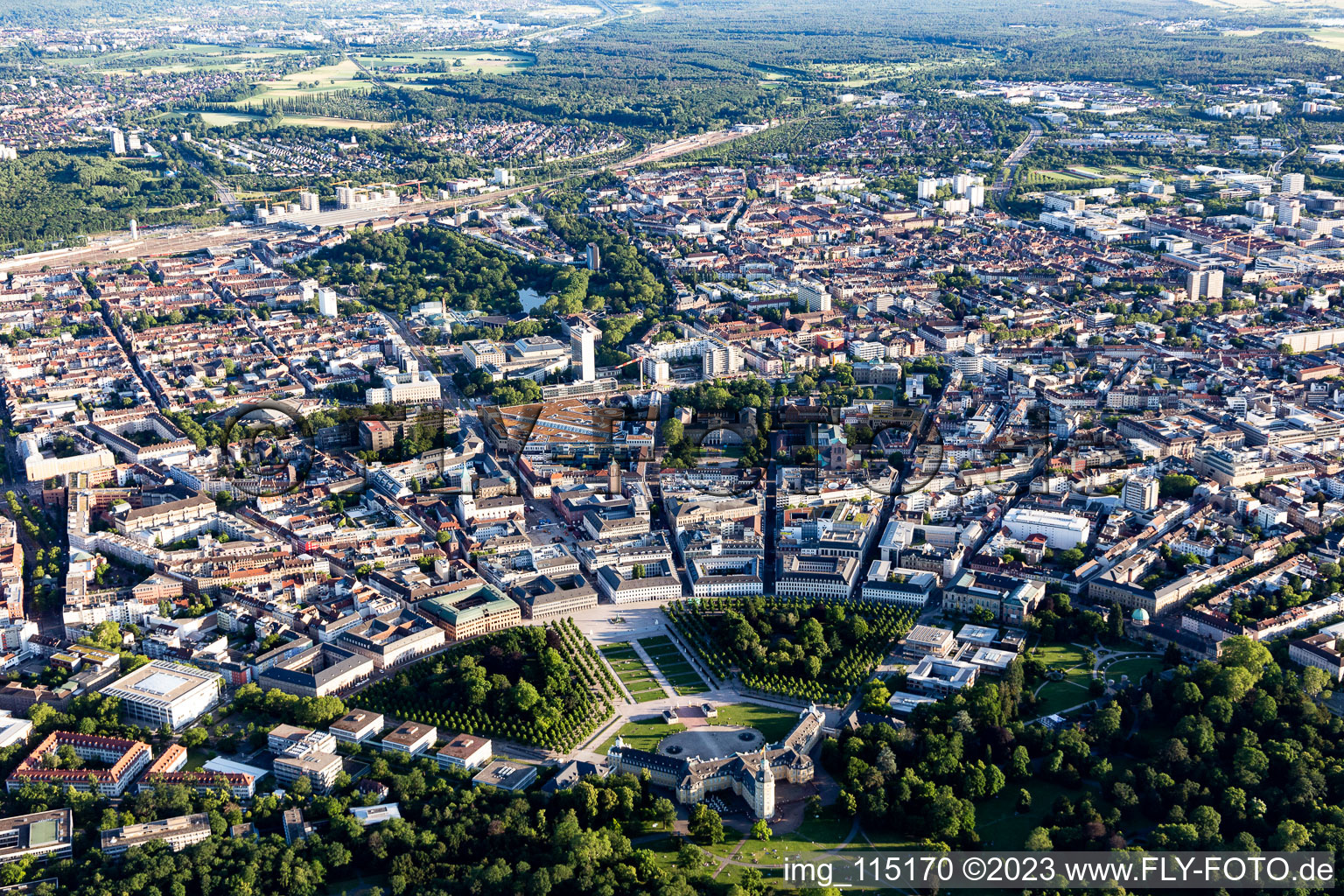 Ortsteil Innenstadt-West in Karlsruhe im Bundesland Baden-Württemberg, Deutschland vom Flugzeug aus