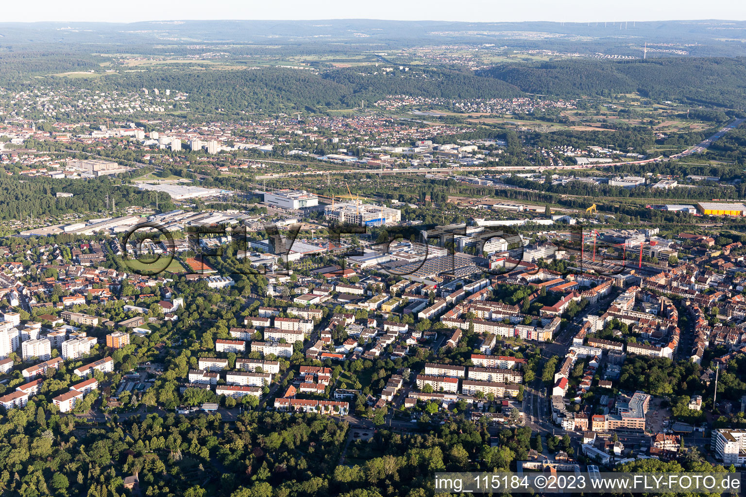 Ortsteil Rintheim in Karlsruhe im Bundesland Baden-Württemberg, Deutschland von der Drohne aus gesehen