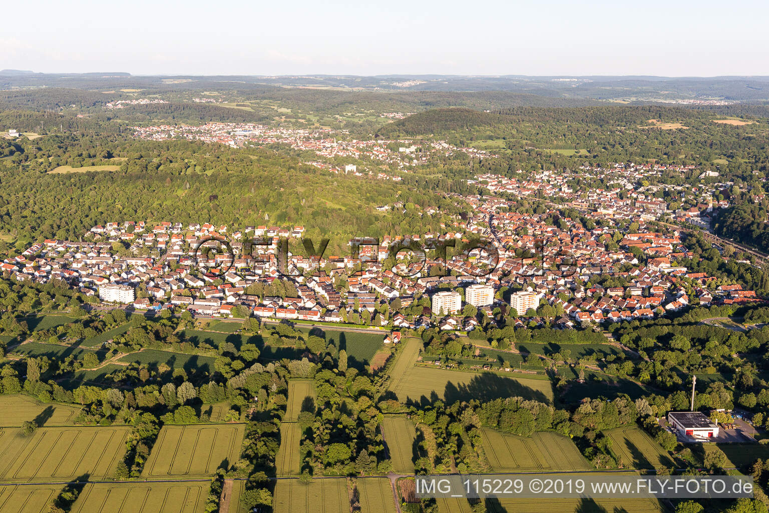 Ortsteil Grötzingen in Karlsruhe im Bundesland Baden-Württemberg, Deutschland von der Drohne aus gesehen