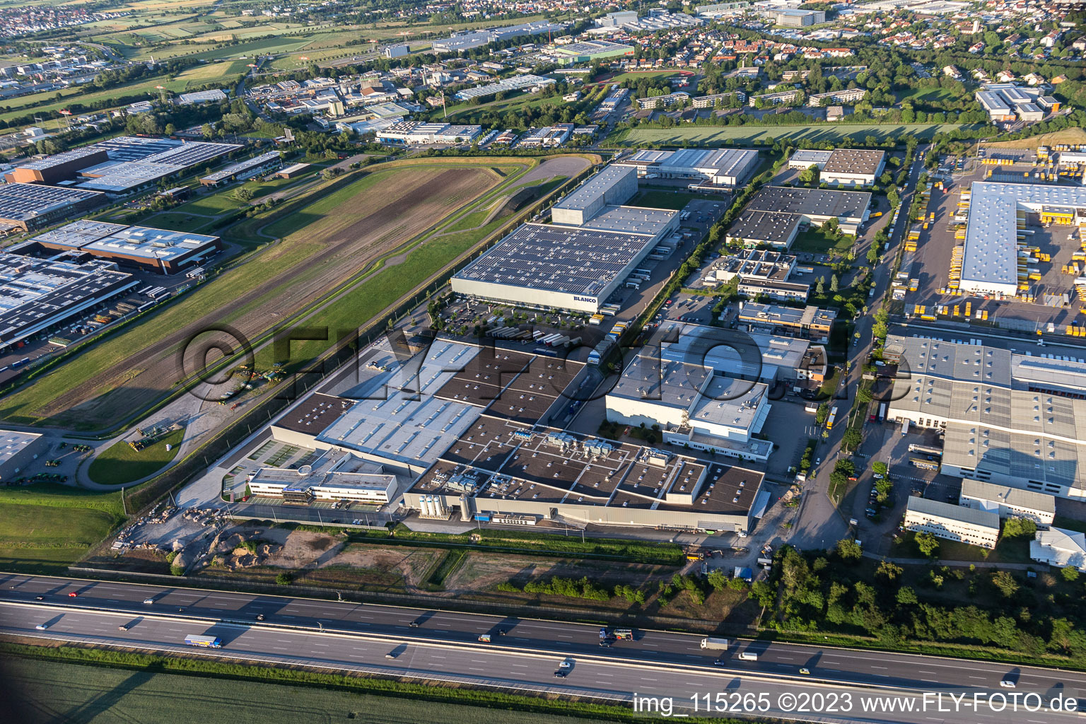 Lagerhallen und Speditionsgebäude der Blanco Logistic in Bruchsal im Bundesland Baden-Württemberg, Deutschland