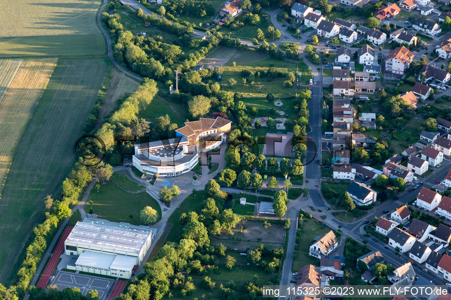 Adolf-Kußmaul Schule im Ortsteil Graben in Graben-Neudorf im Bundesland Baden-Württemberg, Deutschland
