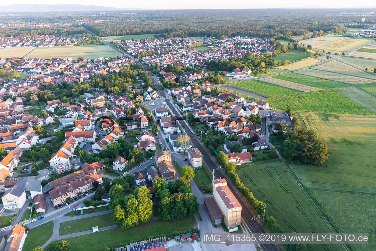 Rheinzabern im Bundesland Rheinland-Pfalz, Deutschland von der Drohne aus gesehen