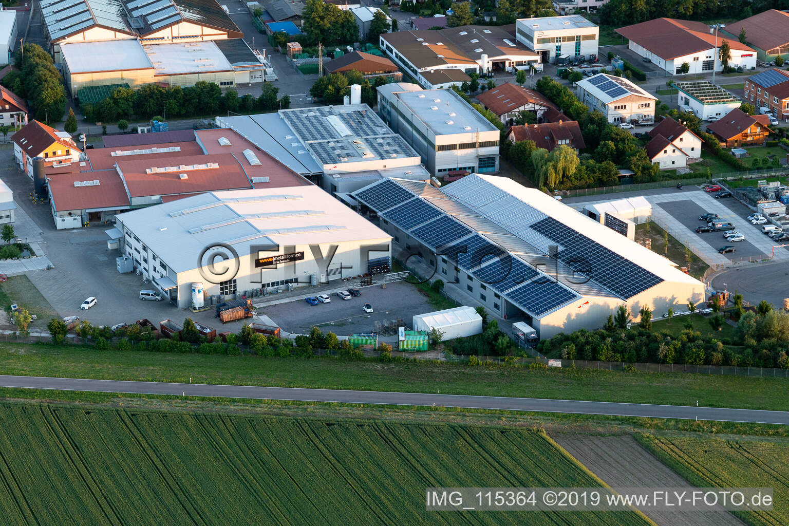 Gewerbergebiet Im Gereut, HGGS LaserCUT GmbH & Co. KG in Hatzenbühl im Bundesland Rheinland-Pfalz, Deutschland aus der Drohnenperspektive