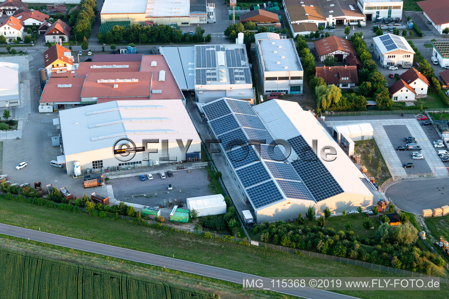 Gewerbergebiet Im Gereut, HGGS LaserCUT GmbH & Co. KG in Hatzenbühl im Bundesland Rheinland-Pfalz, Deutschland von der Drohne aus gesehen