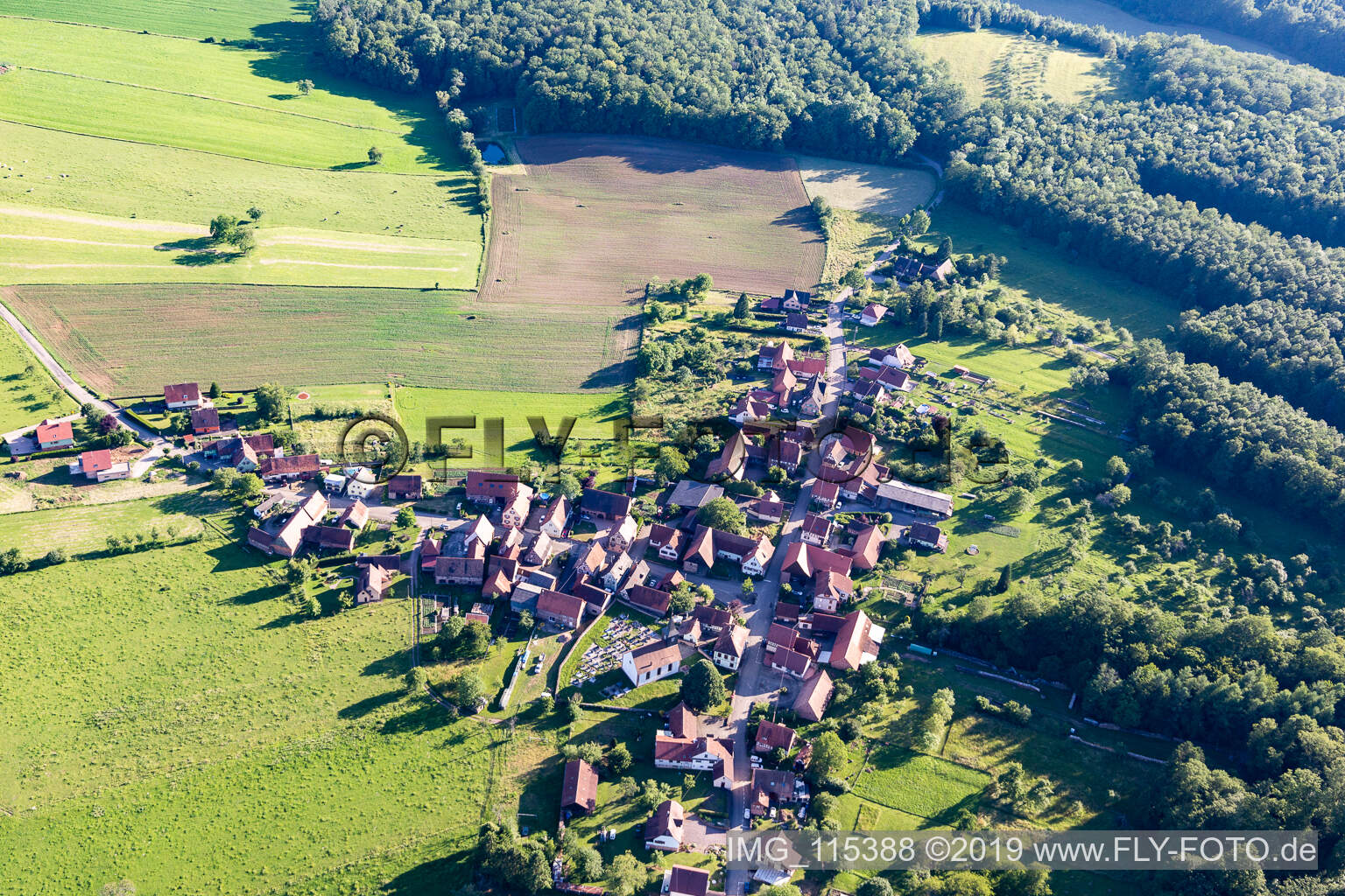 Luftaufnahme von Lembach im Bundesland Bas-Rhin, Frankreich