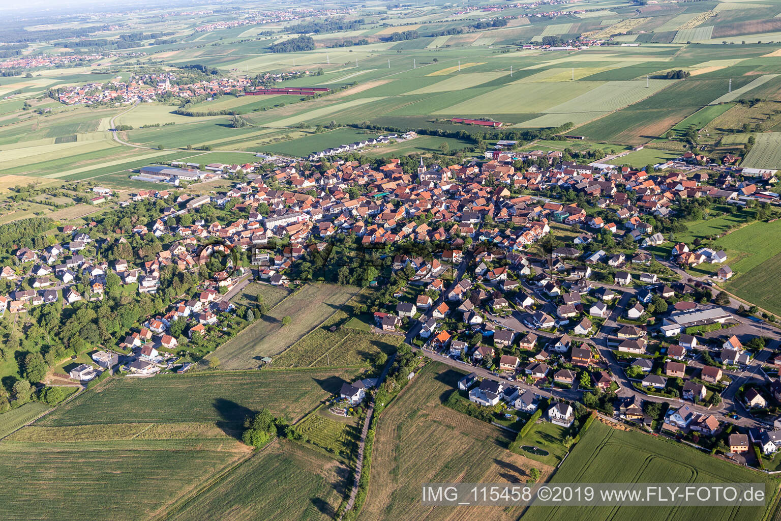 Schrägluftbild von Dauendorf im Bundesland Bas-Rhin, Frankreich
