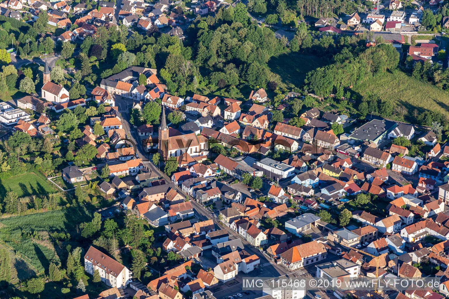 Luftaufnahme von Schweighouse-sur-Moder im Bundesland Bas-Rhin, Frankreich